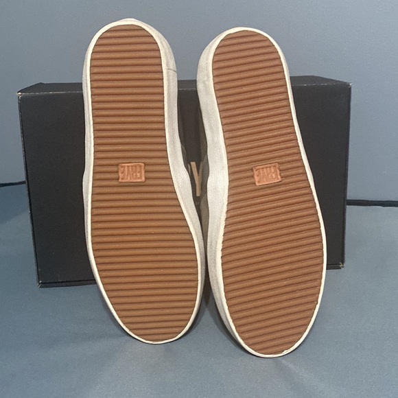 FRYE Women’s Dylan Slip On - Picture 7 of 13